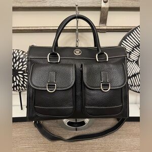 Dooney&Bourke Double Pockets Tote. Like New it’s only missing the zipper pull.